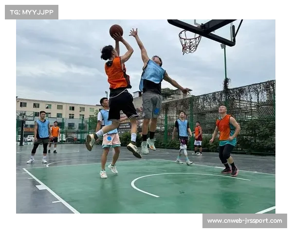 常青街道篮球赛业余球员背后传球精彩瞬间引爆全场掌声